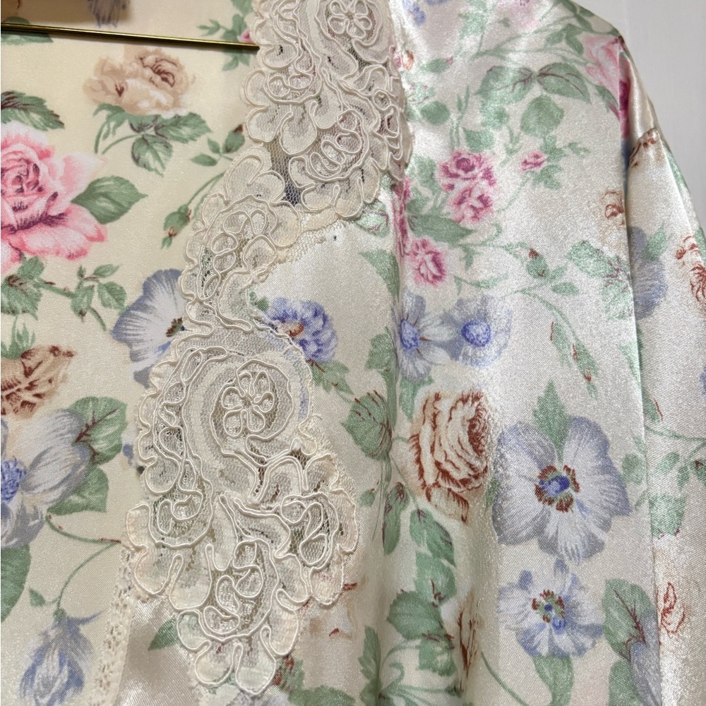 Floral Lace Trim Satin Robe - Picture 4 of 7